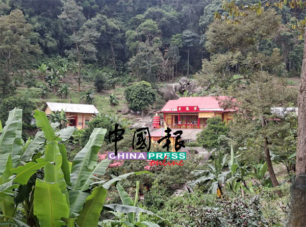 “千二层”清观寺位于深山丛林间，每逢九皇大帝诞庆典，非常热闹。