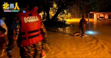 豪雨引发突发水灾 万拉峇鲁2户6人获救