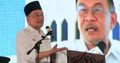 传内阁近期内阁改组 安华只回应一个字