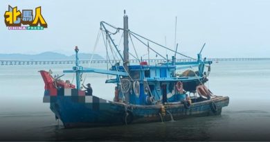 渔民海域岸边违法捕捞  海事执法机构扣押1渔船