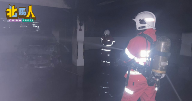 公寓泊车场3车起火燃烧 2辆九成部分被烧